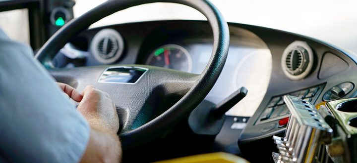 Brauc autobusā bez maskas