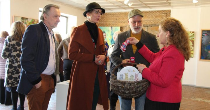 Izstādes atklāšana Tukuma mākslas galerijā «Durvis»/VIDEO/