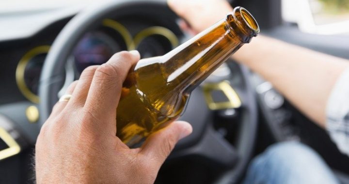 NARKOLOGS: SABIEDRĪBA NEIZPROT, KĀ ALKOHOLA LIETOŠANA IETEKMĒ AUTO VADĪŠANU, DROŠAS DEVAS NAV