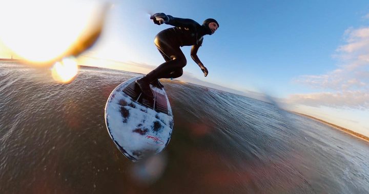 Klapkalnciemā atvērta ūdenssportu dēļu ražotne