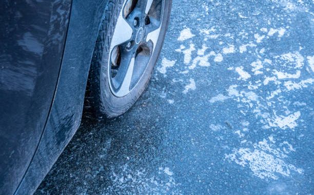 Autovadītāju ievērībai: šorīt daudzviet Latvijā autoceļi sniegoti un apledo, strādā 79 ziemas tehnikas vienības