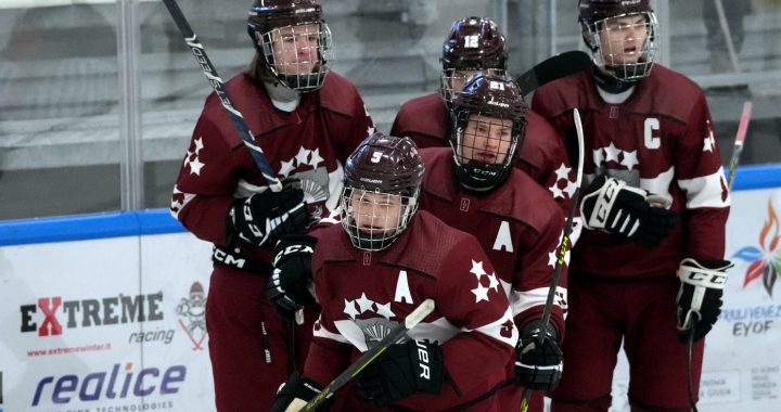 Novada jaunie hokejisti aizvada spēles Ziemas olimpiādē. Izcīnīts sudrabs