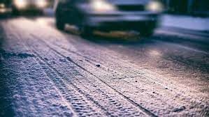 Autovadītāju ievērībai: šorīt visā Latvijā autoceļi sniegoti un apledo, strādā 156 ziemas tehnikas vienības