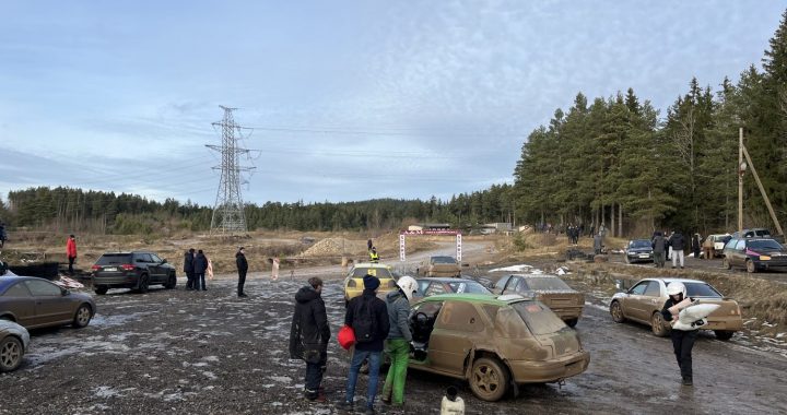 Dubļos aizvadīts trešais etaps autosprintā