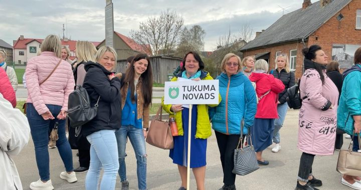 Tukuma novada pedagogi dodas uz protesta pasākumu Rīgā