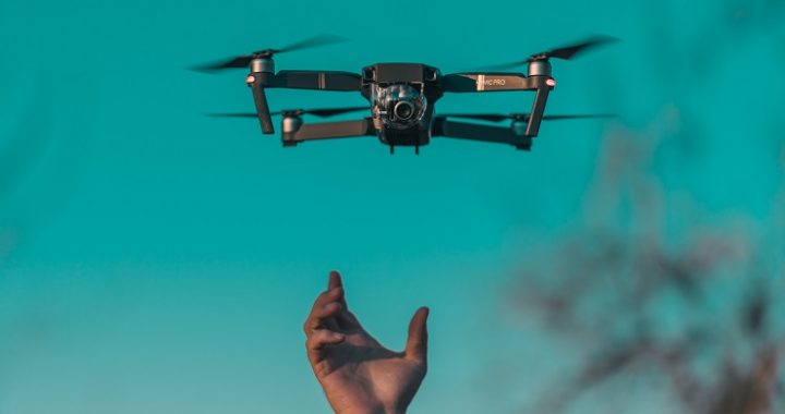 Dronu piloti lidojumus varēs pieteikt arī mobilajā lietotnē