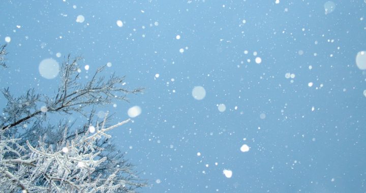 Šorīt sniegs un apledojums apgrūtina braukšanu lielākajā daļā Latvijas teritorijas