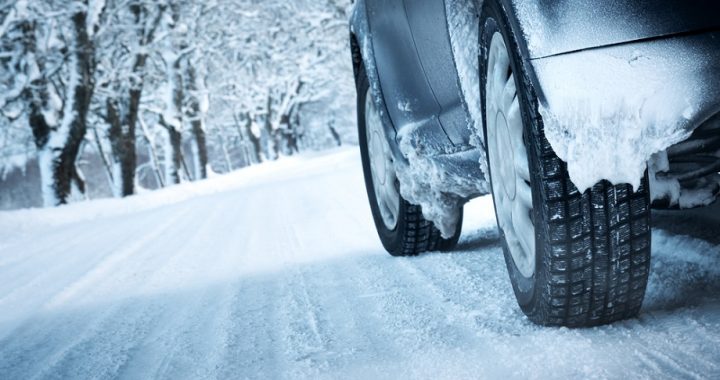 Šorīt sniegs un apledojums apgrūtina braukšanas apstākļus gandrīz visā valsts teritorijā