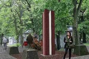 Latvijas Okupācijas muzejs aicina ziedot nacionālās pretošanās kustības dalībniekus godinošam piemineklim