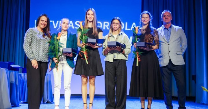 Novadnieki saņem Gada balvas florbolā/Papildināts/