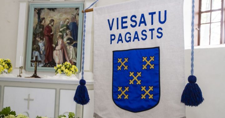 Viesatu pagasta ģerboņa iesvētīšana