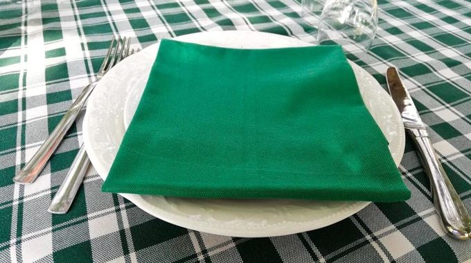 Kā izvēlēties piemērotu galdautu jūsu galdam?