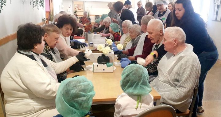 SAC «Rauda» satiekas paaudzes un gatavo svētku pusdienas