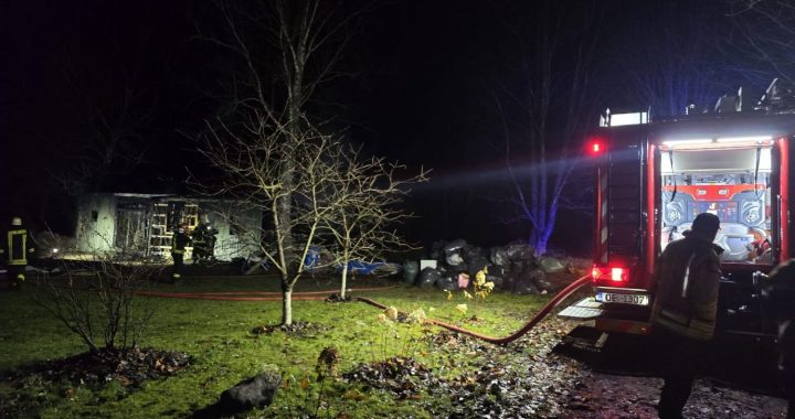 Svētkos novadā degusi pirts un automašīna
