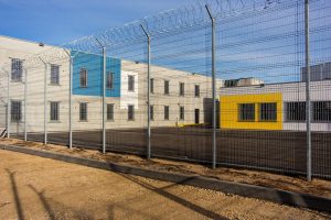 Tukuma novadā aizturēts pedagogs, kuru tur aizdomās par noziedzīgiem nodarījumiem pret nepilngadīgo /papildināts/