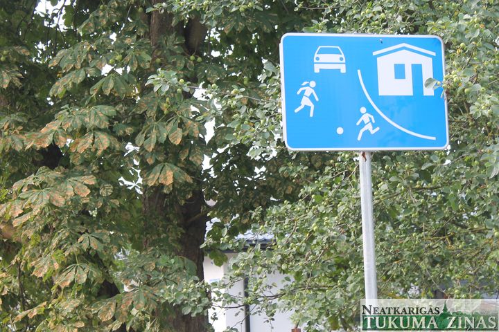 Tukumā vēl divas ielas kļūs par “dzīvojamo zonu”