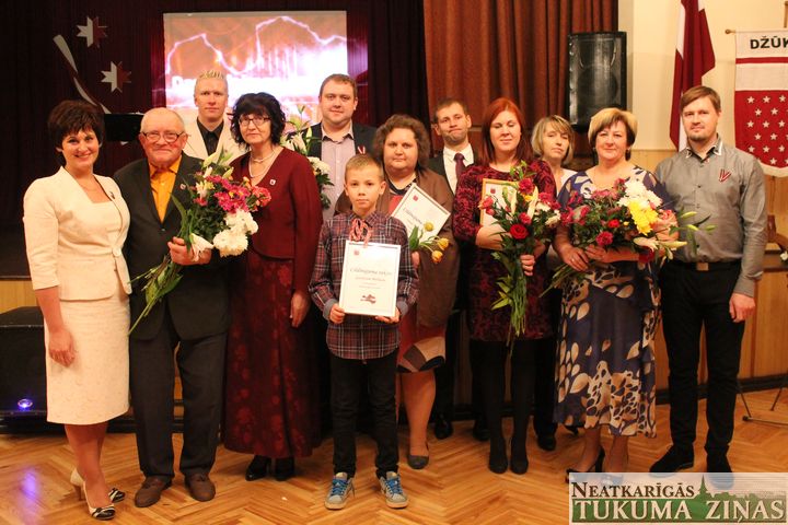 Džūkstenieki svētkos sveic savus pagasta cilvēkus /FOTO/