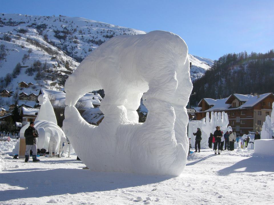 Jelgavā sācies ledus skulptūru festivāls /FOTO/