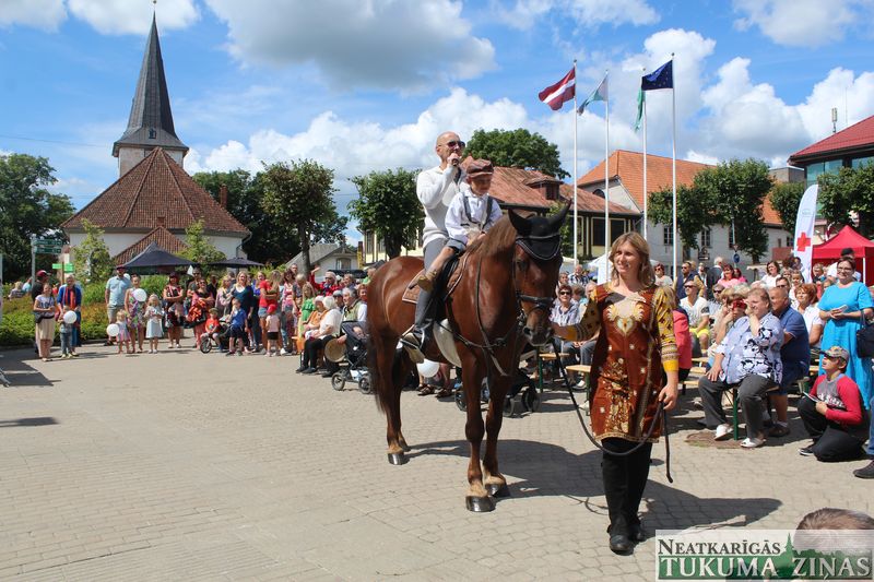 Kā Tukumā svētkus svinēja /FOTO/
