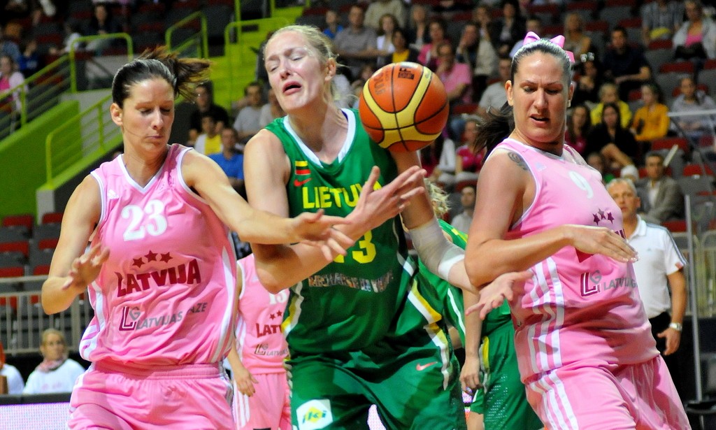 Latvijas sieviešu basketbola izlase aicina: “Ejam kopā, lai dzīvotu!”