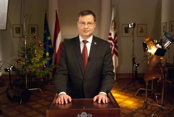 Ministru prezidenta Valda Dombrovska uzruna Vecgada vakarā, sagaidot jauno, 2013. gadu