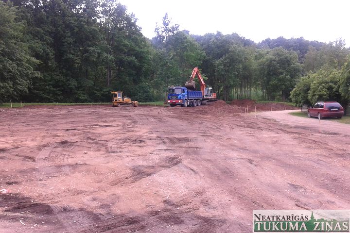 Pie Durbes estrādes top stāvlaukums