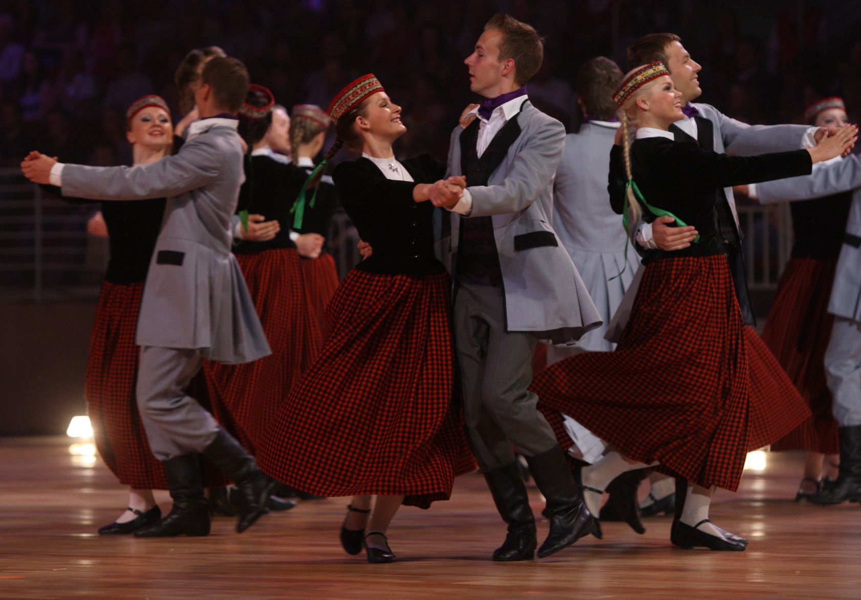 Sākas Latvijas deju kolektīvu skates