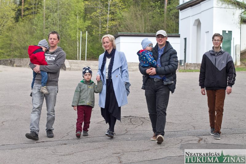 Sagaidot mātes dienu, saruna ar mūziķi un piecu dēlu mammu Sanitu Jākabsoni