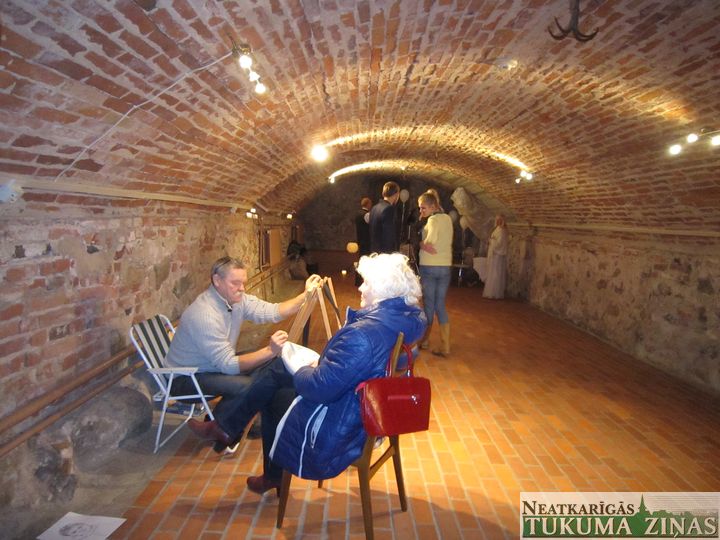 Šlokenbekas muižā aizvadīta romantiska Leģendu nakts /FOTO/