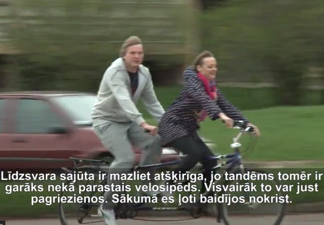 Tukuma neredzīgie ar tandēmvelosipēdiem raidījumā «Kopā» /VIDEO/