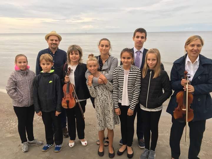Tukuma vijolnieki muzicē kopā ar Raimondu Tigulu
